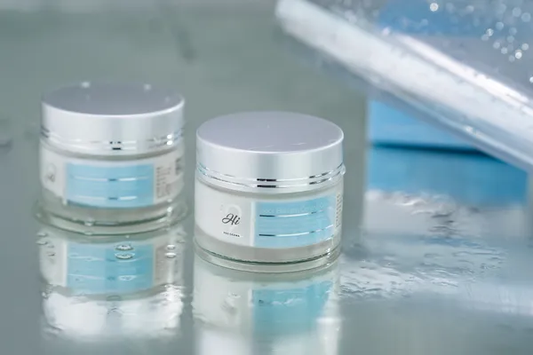 Aqua_Refreshing_Gel_Moisturizer_With_Hyaluronic_Acid_And_Niacinamide