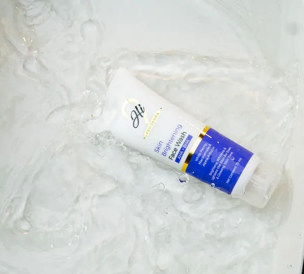 Derma_Skin_Brightening_Face_Wash_With_Aha_Bha_And_Niacinamide_-_Pack_Of_2