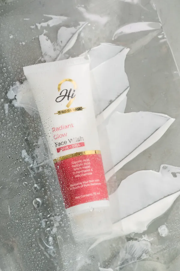 Derma_Radiant_Glow_Face_Wash_With_Aha_Bha_And_Glycolic_Acid