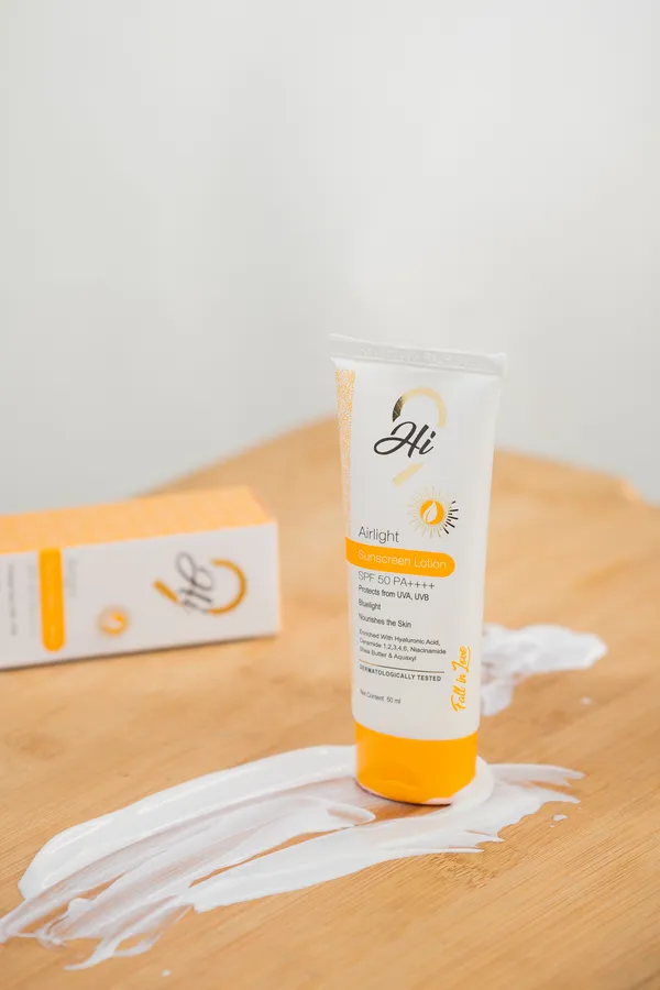 Airlight_Spf_50_Pa++++_Sunscreen_Lotion_With_Hyaluronic_Acid_And_Ceramides