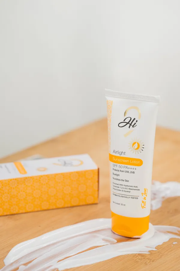 Airlight_Spf_50_Pa++++_Sunscreen_Lotion_With_Hyaluronic_Acid_And_Ceramides