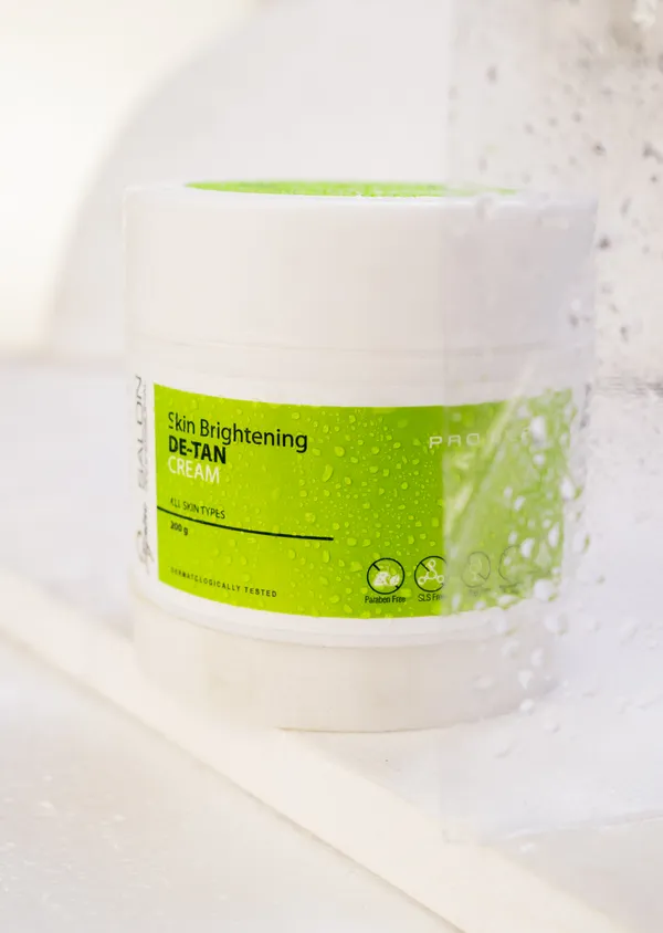 Divine_Salon_Skin_Brightening_De-Tan_Cream_With_Vitamin_C_And_Kojic_Acid