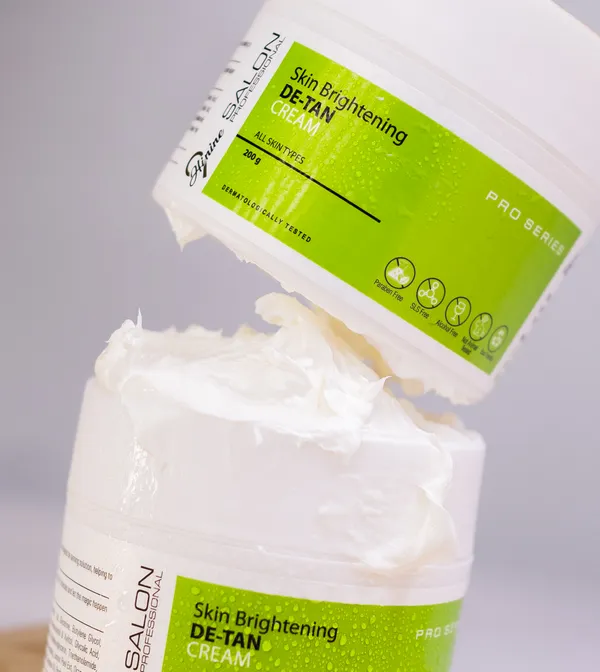 Divine_Salon_Skin_Brightening_De-Tan_Cream_With_Vitamin_C_And_Kojic_Acid