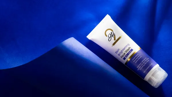 Derma_Skin_Brightening_Face_Wash_With_Aha_Bha_And_Niacinamide_-_Pack_Of_2