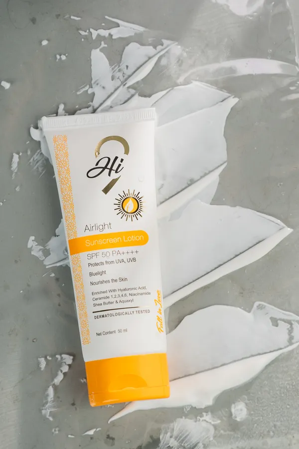 Airlight_Spf_50_Pa++++_Sunscreen_Lotion_With_Hyaluronic_Acid_And_Ceramides