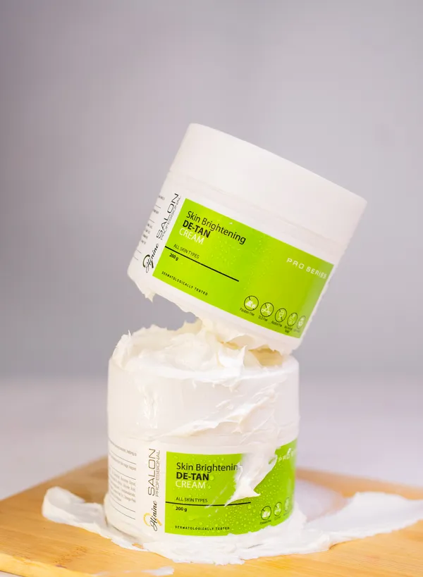 Divine_Salon_Skin_Brightening_De-Tan_Cream_With_Vitamin_C_And_Kojic_Acid