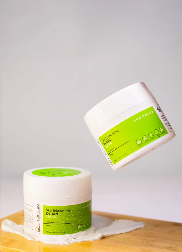 Divine_Salon_Skin_Brightening_De-Tan_Cream_With_Vitamin_C_And_Kojic_Acid