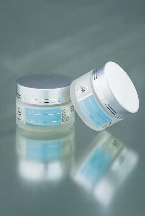 Aqua_Refreshing_Gel_Moisturizer_With_Hyaluronic_Acid_And_Niacinamide