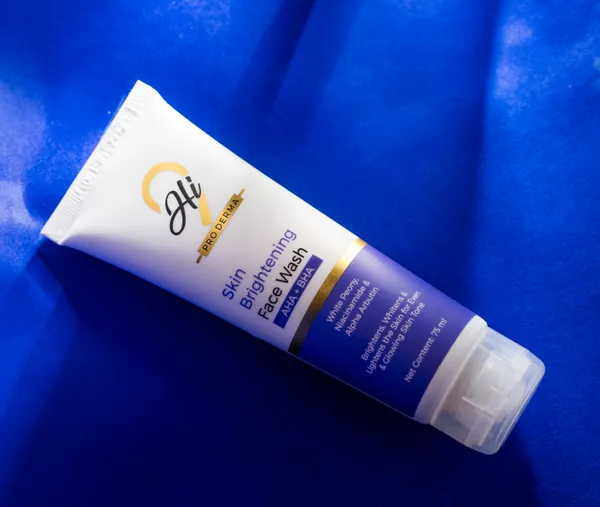 Derma_Skin_Brightening_Face_Wash_With_Aha_Bha_And_Niacinamide_-_Pack_Of_2