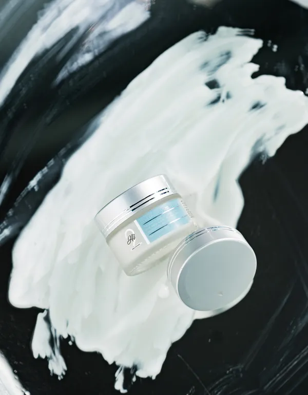 Aqua_Refreshing_Gel_Moisturizer_With_Hyaluronic_Acid_And_Niacinamide