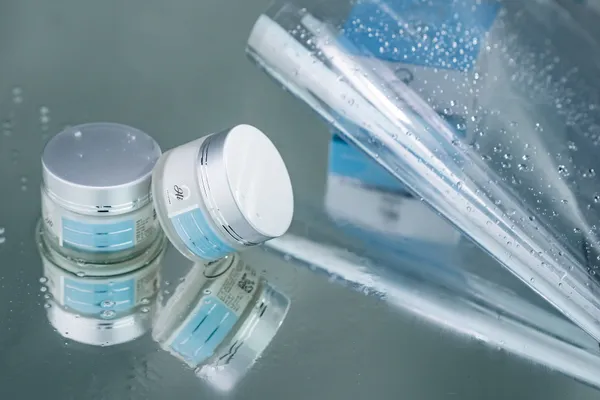 Aqua_Refreshing_Gel_Moisturizer_With_Hyaluronic_Acid_And_Niacinamide