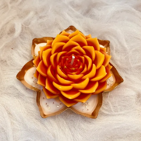 Handcrafted_Lotus_Flower__Urli_Candle_Orange_&_Brown