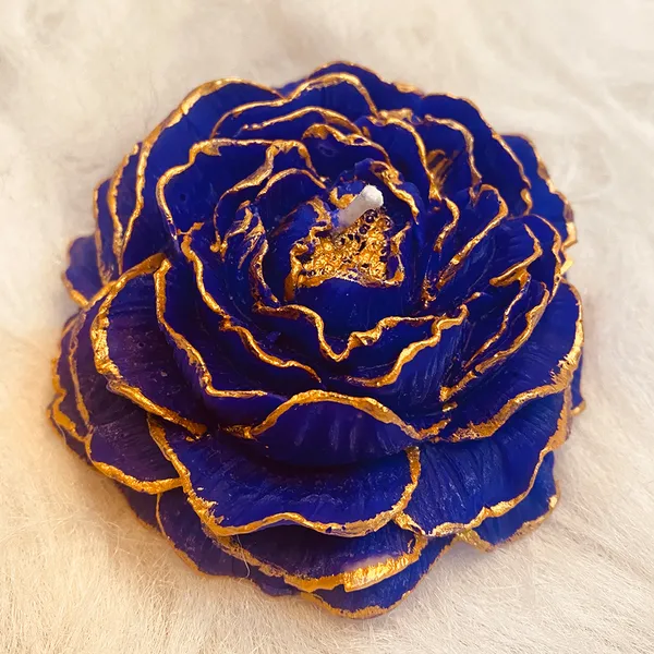 Midnight_Blue_Petal_Glow_Candle