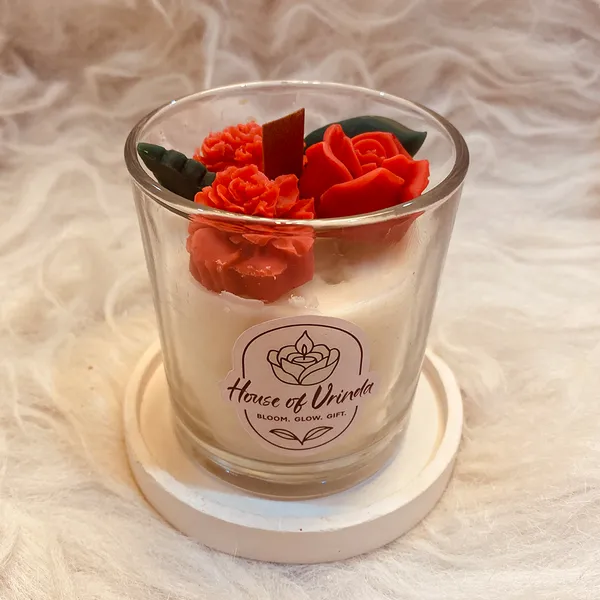 Decorative_Rose_Scented_Candle_With_Floral_Arrangement