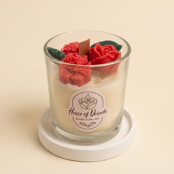 Decorative_Rose_Scented_Candle_With_Floral_Arrangement