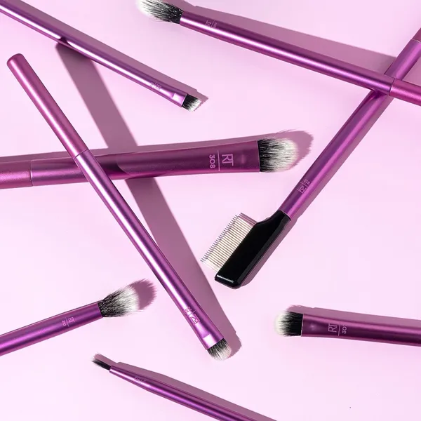 Real_Techniques_Eyeshadow_Brush_Set_Makeup_With_Gel_Eyeliner_Flat_Eye_And_Eyelash_Brushes_Purple_8_Piece