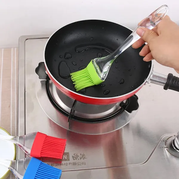 Spatula_And_Pastry_Brush_For_Cake_Mixer