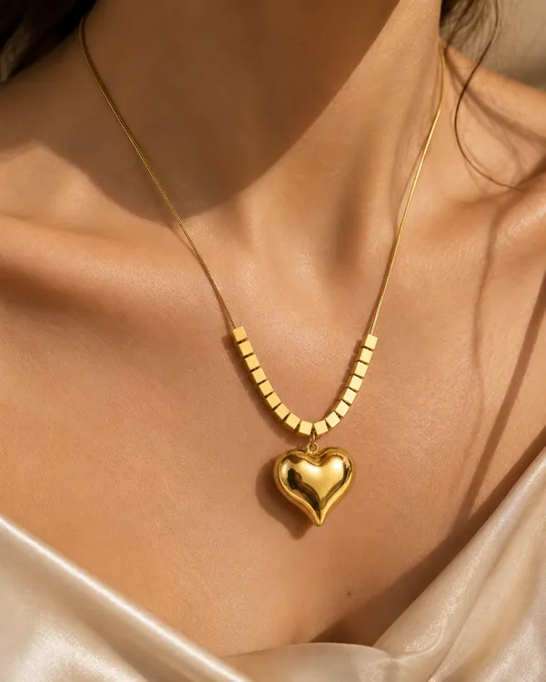 Amora_Heart_Necklace