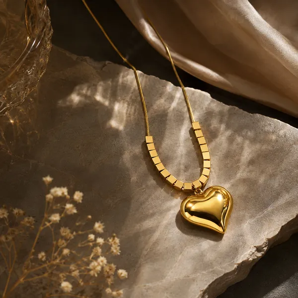 Amora_Heart_Necklace