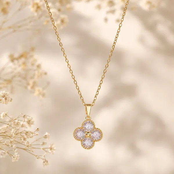 Crystal_Clover_Pendant