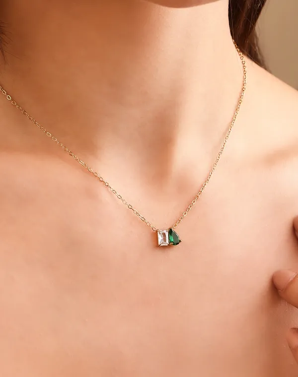Emerlle_Duo_Pendant_Necklace_For_Women