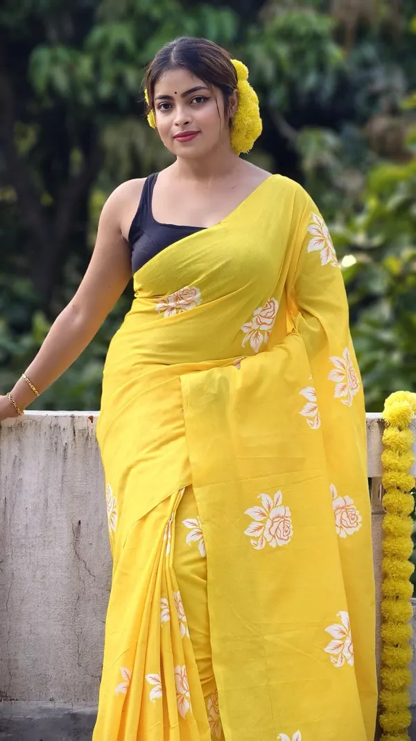 Yellow_Floral_Embroidered_Saree_with_Black_Blouse_for_Women