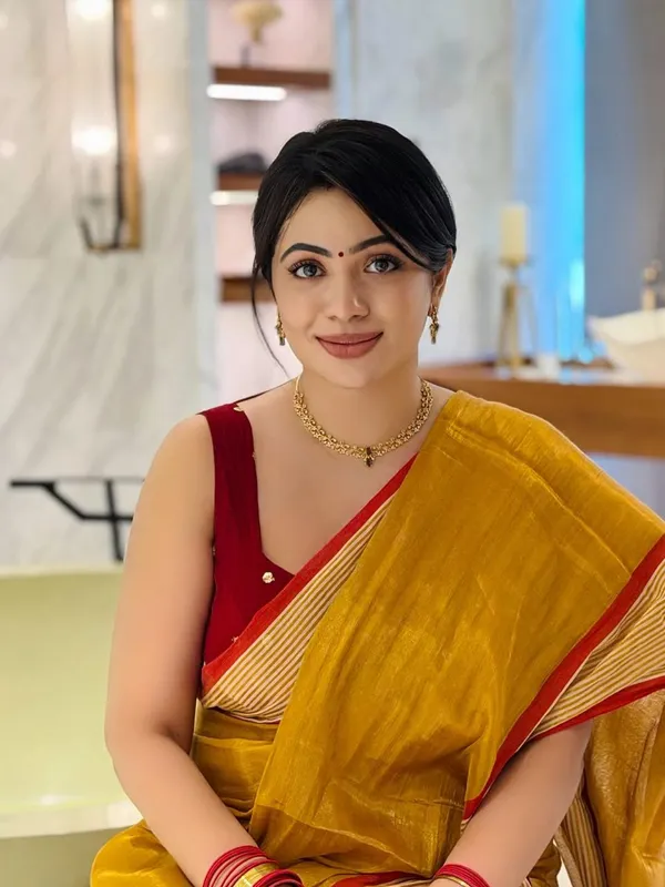 Mustard_Yellow_Silk_Saree_With_Red_Border_For_Women