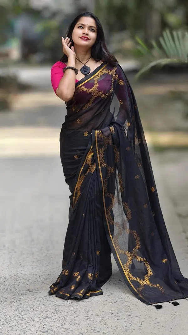 Black_Golden_Embroidered_Chiffon_Saree_with_Pink_Blouse