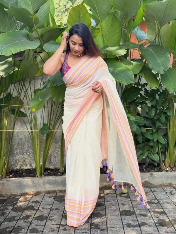 Off_White_Cotton_Silk_Saree_With_Pink_Border_For_Women