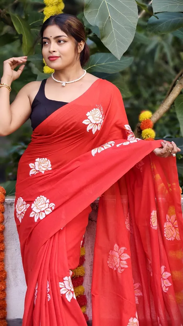Red_Floral_Print_Georgette_Saree_for_Women