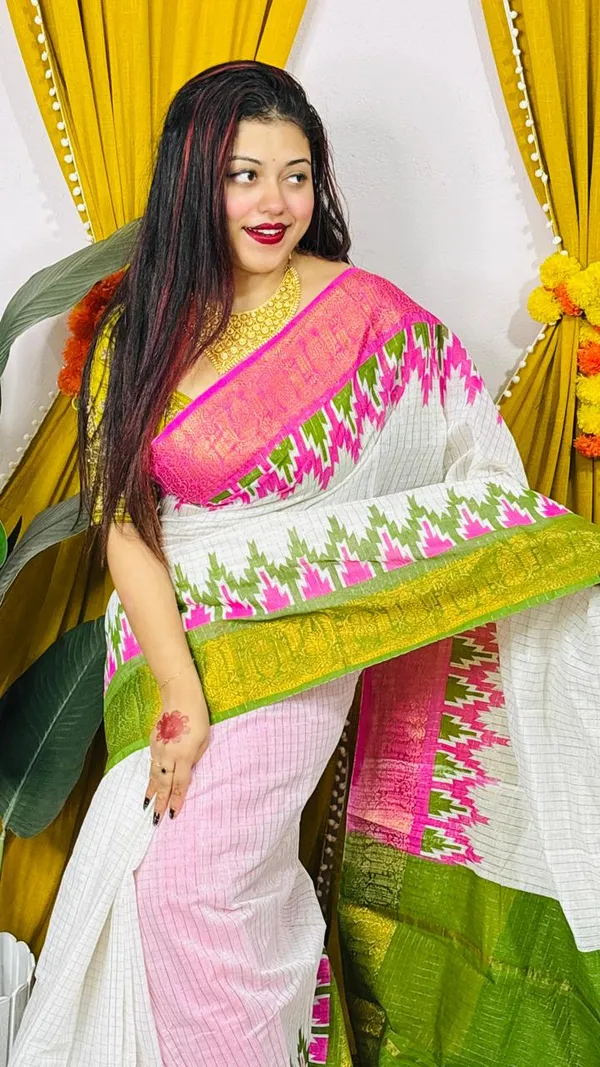 White_Pochampally_Ikat_Cotton_Saree_With_Maroon_Border