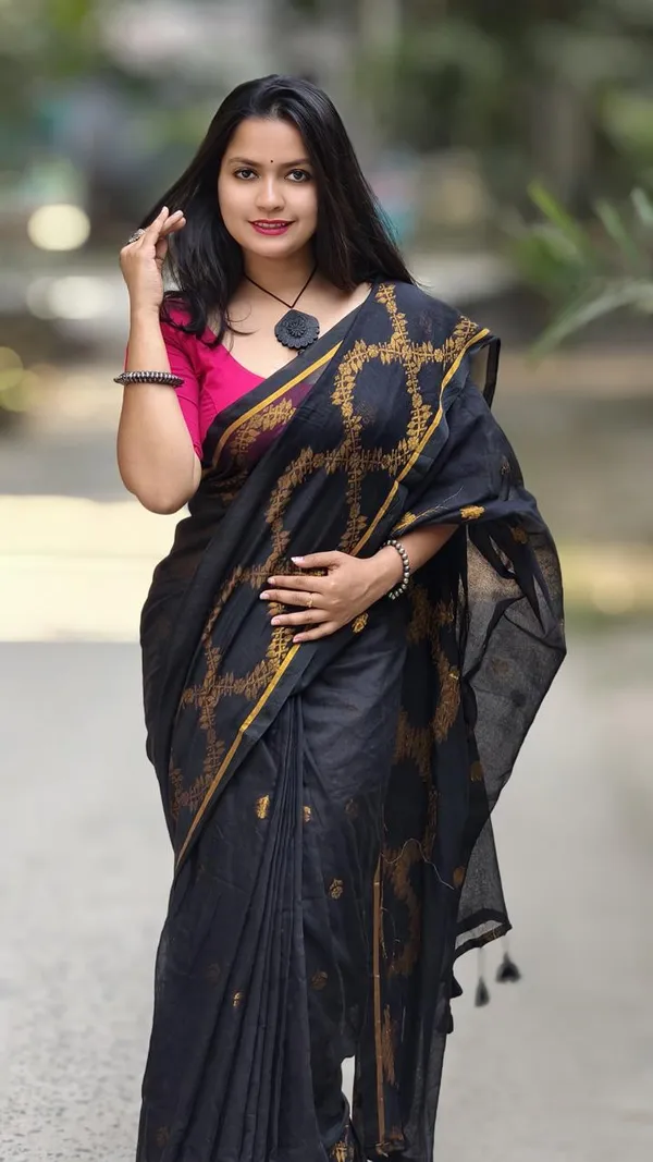 Black_Golden_Embroidered_Chiffon_Saree_with_Pink_Blouse