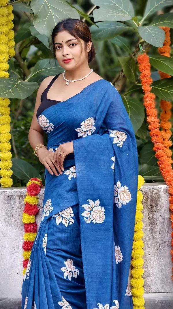 Floral_Embroidered_Saree_for_Women