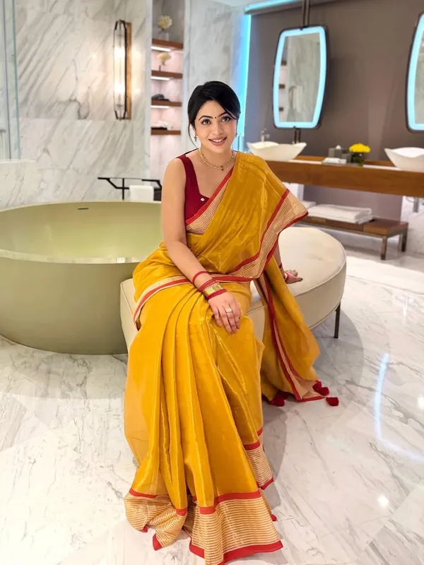 Mustard_Yellow_Silk_Saree_With_Red_Border_For_Women