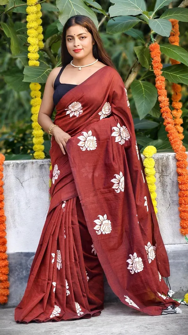 Floral_Embroidered_Saree_for_Women