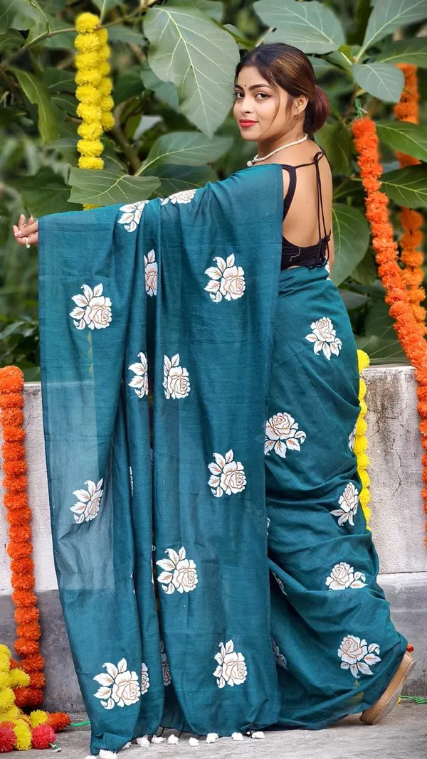 Floral_Embroidered_Saree_for_Women