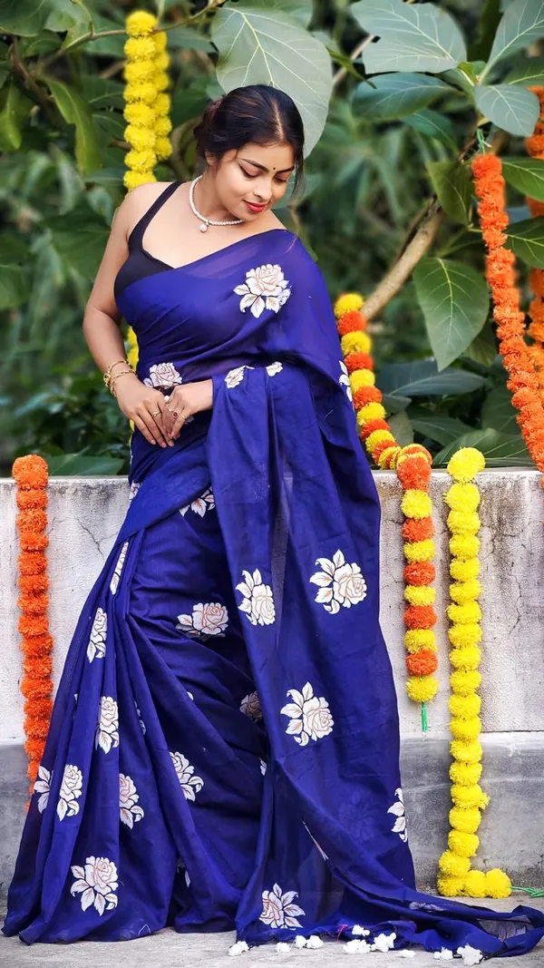 Blue_Floral_Embroidered_Saree_With_Black_Blouse
