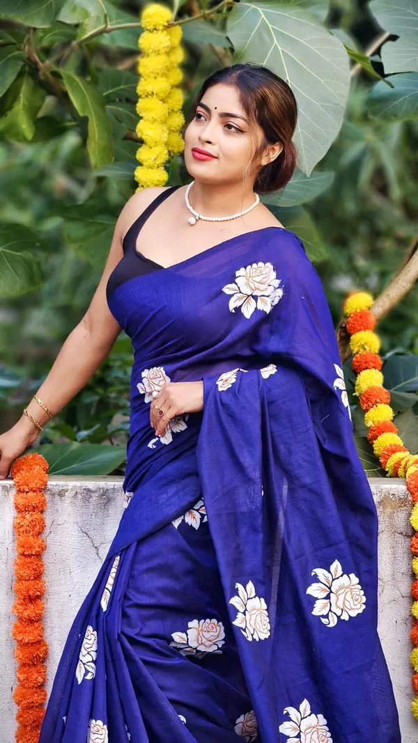 Blue_Floral_Embroidered_Saree_With_Black_Blouse