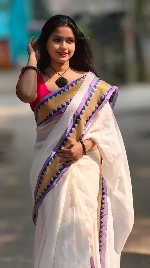 White_Floral_Embroidered_Net_Saree_for_Women