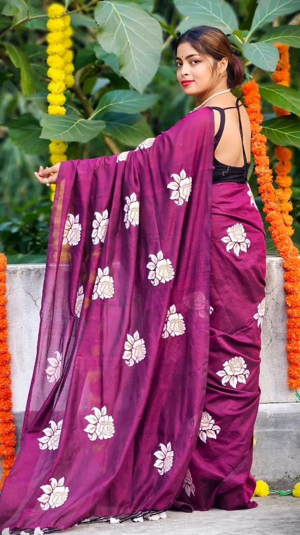 Floral_Embroidered_Saree_for_Women
