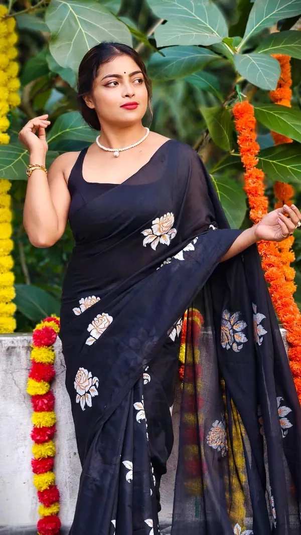 Floral_Embroidered_Saree_for_Women