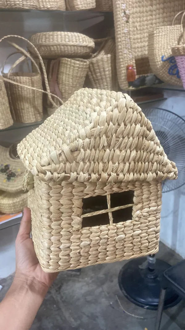 Kauna_Grass_Decorative_Hut_Basket