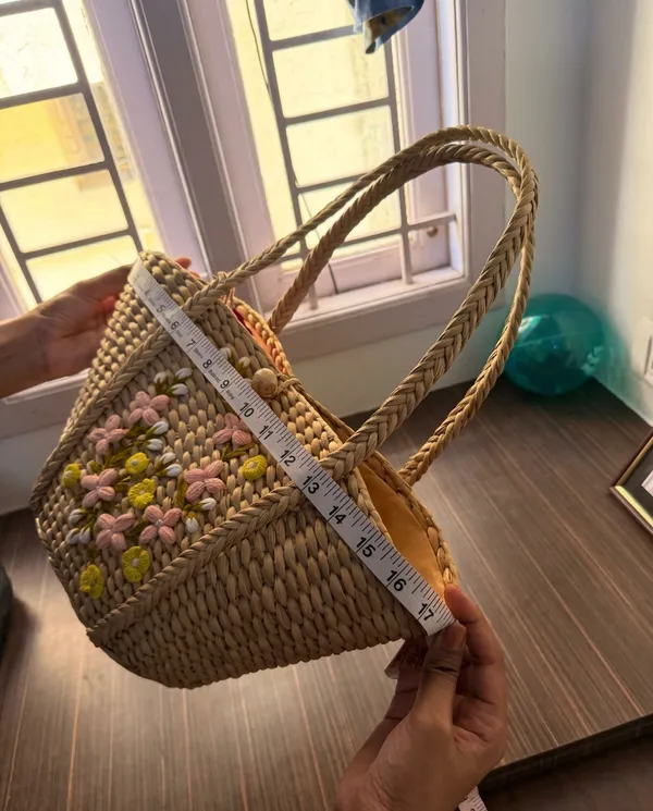 Beige_Kauna_Grass_Floral_Embroidered_Tote_Bag_For_Women