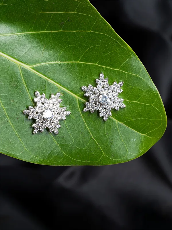 Silver_&_White_Floral_Shape_Stud_Earrings