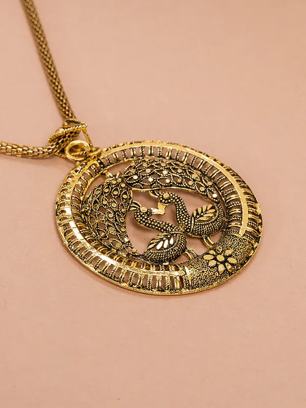 Golden_chain_with_pendant