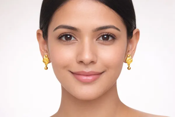 Gold_Tone_Swan_Motif_Stud_Earrings