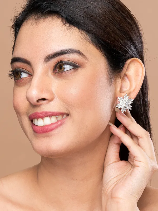 Silver_&_White_Floral_Shape_Stud_Earrings