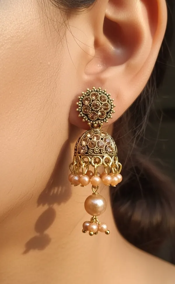 Gold_Toned_Kundan_Jhumka_Earrings_With_Pearl_Detailing