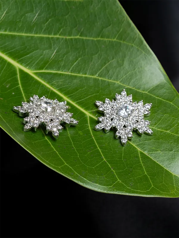 Silver_&_White_Floral_Shape_Stud_Earrings
