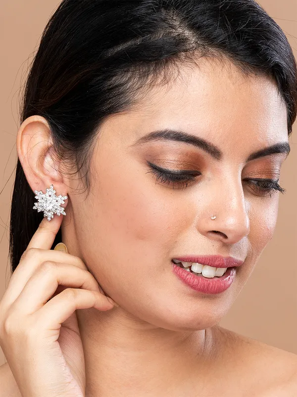 Silver_&_White_Floral_Shape_Stud_Earrings